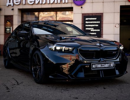 Фото оклейки антигравийной пленкой BMW M5