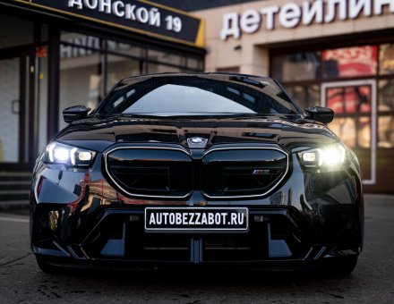 Фото оклейки антигравийной пленкой BMW M5
