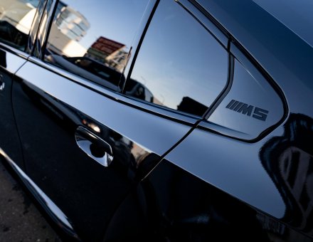 Фото оклейки антигравийной пленкой BMW M5