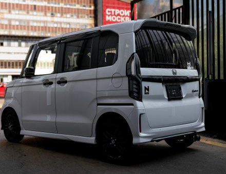 Фото оклейки антигравийной пленкой Honda N-Box