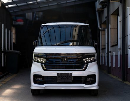 Фото защитной решетки на радиатор автомобиля Honda N-Box