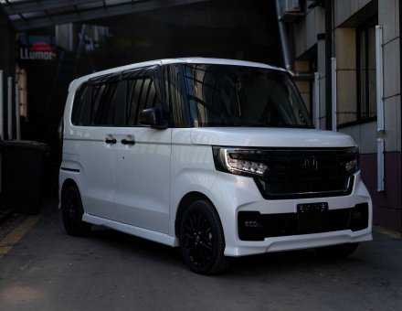 Фото защитной решетки на радиатор автомобиля Honda N-Box